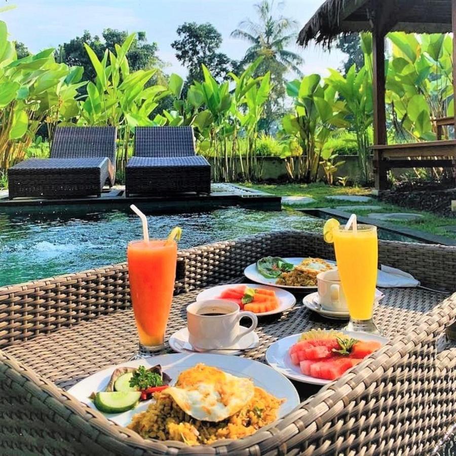 Three Gold Luxury Private