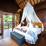 Bale Gede Nusa Lembongan