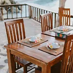 Dini D\'Nusa Lembongan