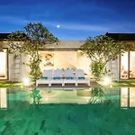 Lovely Canggu 4Br Private Pool Villa With Sundeck! 10Mins Ride To Beach
