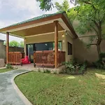 Lunar Dive Resort: Bamboo Villas