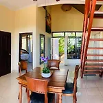 Giri\'S Villa Jimbaran