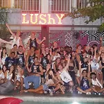 Lushy Hostel Canggu