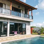 Chic Designer Villas - Steps From Lima Beach