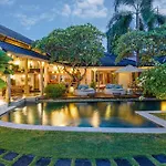 Villa Cinta Damai - Stunning & Stylish 4Br Luxury Villa In The Heart Of Seminyak, Just A 10-Min Walk To The Beach