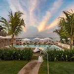 Paus Putih Hotel