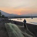 Amed Sari Beach Guesthouse
