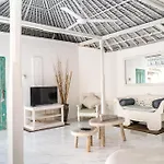 Modern 3Br Villa, 4Min To Double Six Beach, Pool