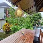 Nyoman Sandi Guest House