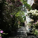 Leo Home Stay