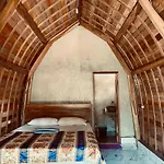 Dikaloha Surfschool And Stay