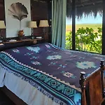 Beachfront Villa Nixie And The Sea Tabanan