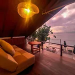 Kuldesak Beach Front Villa & Bar