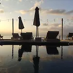 Kuldesak Beach Front Villa & Bar