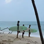 Ayolah Surf House &Surf Camp
