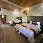 Khrisna Hs And Cottages