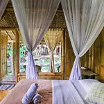 Omunity Bali