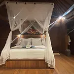 Gedong Nusa Huts