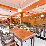 Super Oyo Townhouse Oak Maxi Hotel Legian