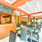 Super Oyo Townhouse Oak Maxi Hotel Legian