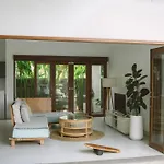 Three Palms Surf & Stay Medewi