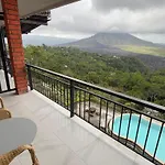 Caldera Hotel & Restaurant