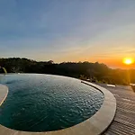 Kelingking Parama Resort