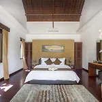 The Sanctus Villa