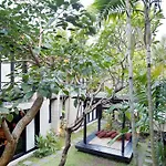 S\'Cape Condotel