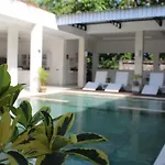 Villa Putih Lovina