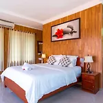 Ware Ware Surf Bungalow Lembongan