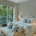 Room & Vespa 4