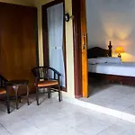 Putu Guest House