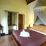 Loka Sari Guest House And Spa