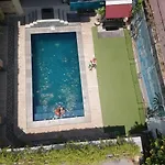 Hang Five Canggu Hostel