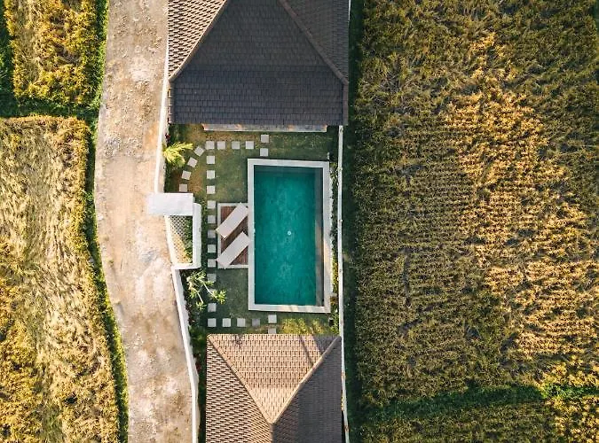 Chic Designer Villas - Steps From Lima Beach