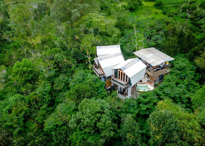 Nirata Treehouse