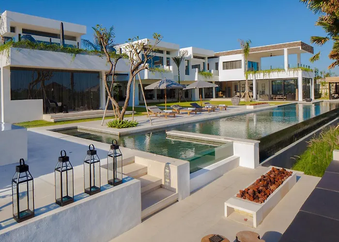 Luxury 5Br Canggu Villa With Private Pool, Rice Fields View & Beach Nearby - The Palm House