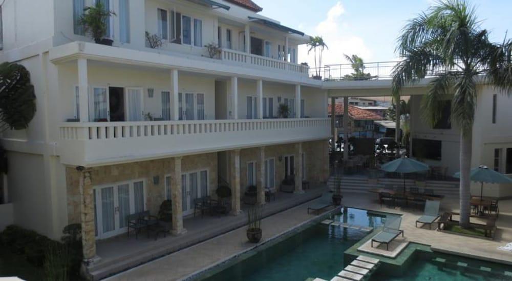 Bali Court & Hotel