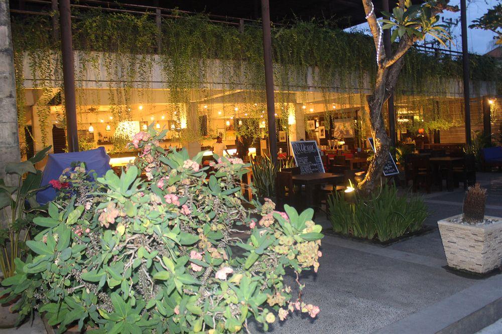 Oyo Flagship 760 Oasis Kuta 2*