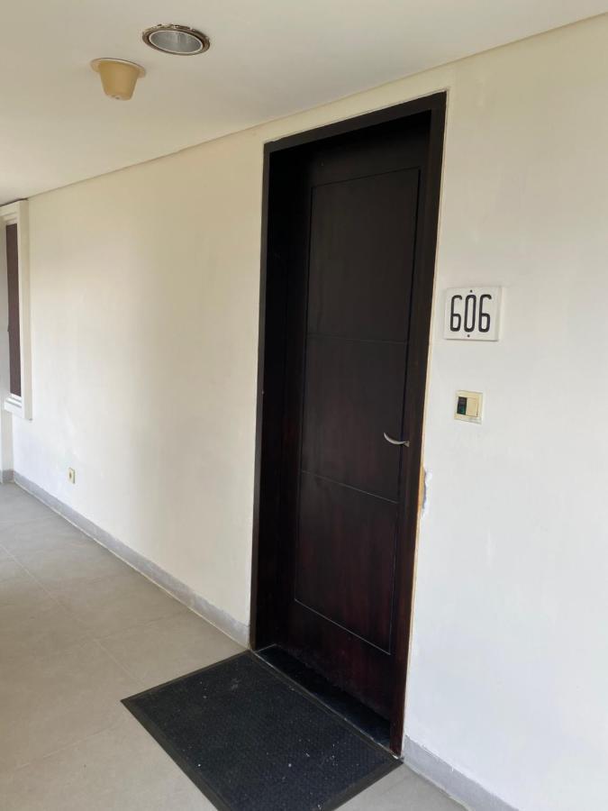 Stylish 2 Bedroom Penthouse Apt, Newly Refreshed, 50 Mbps, Pool, Gym, Resto Apartemen Kuta (Bali)
