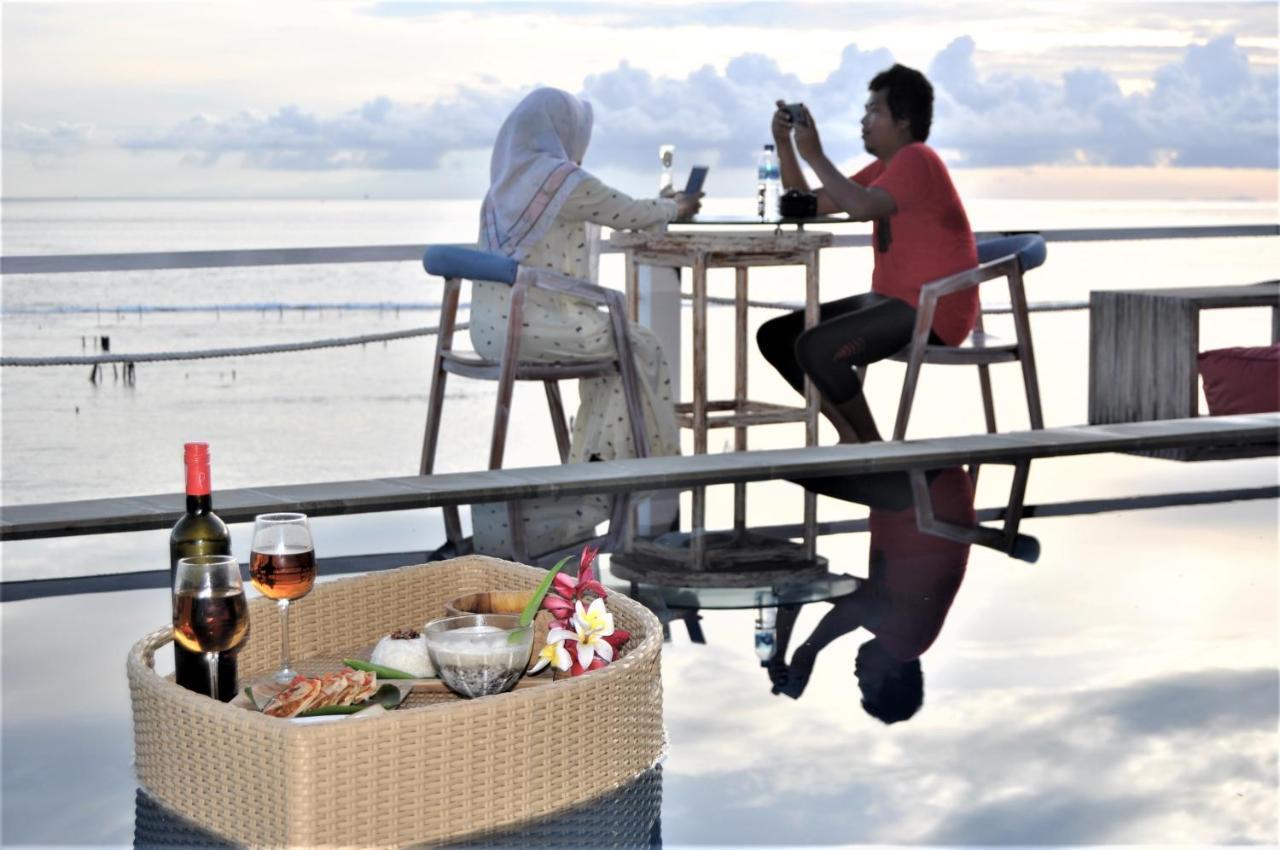 Ocean Blue Hotel Batununggul