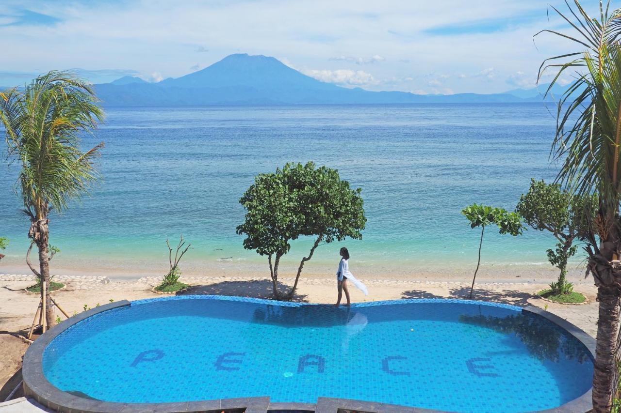 Hotel Blue Harbor Beachfront & Resto 4*