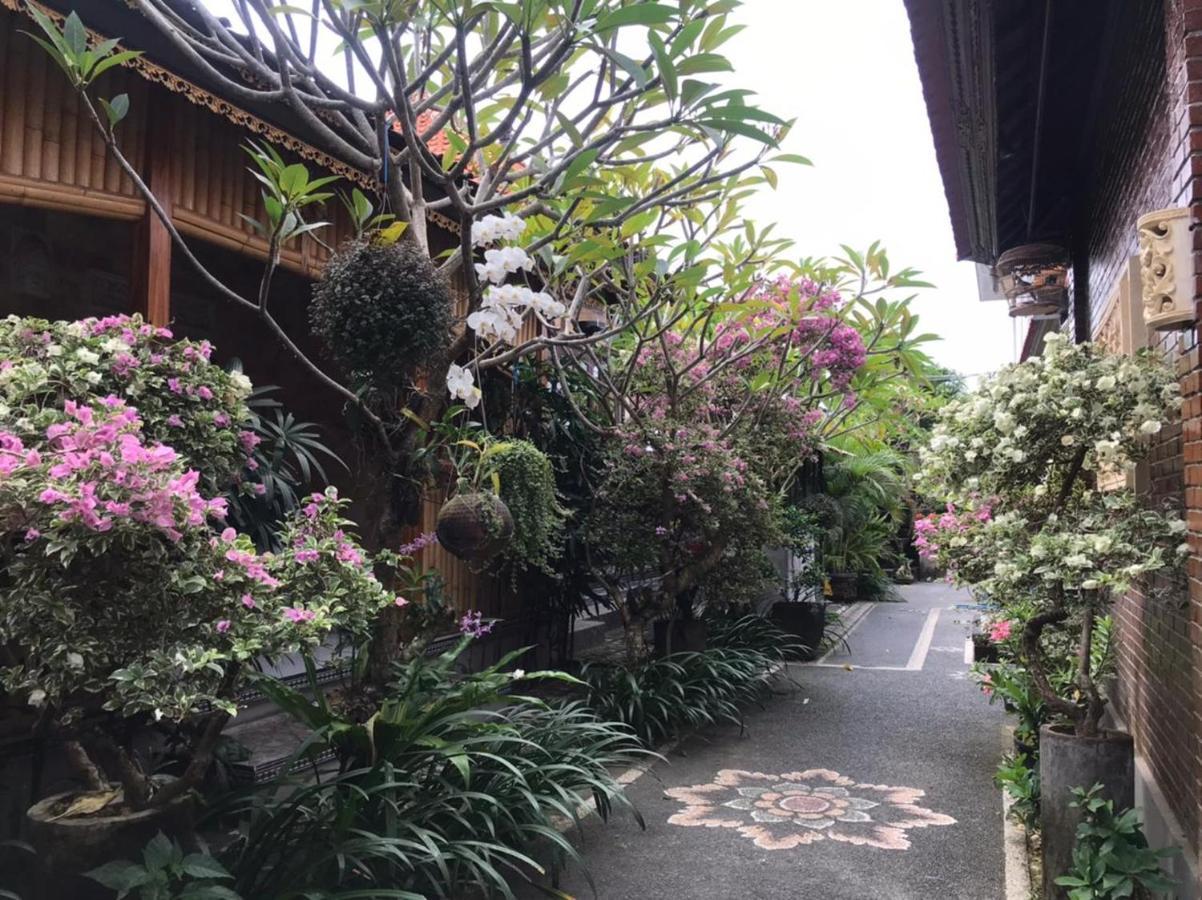 Leo Guest house *