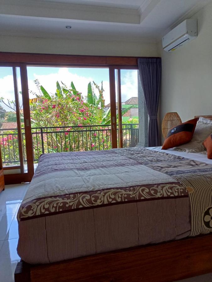 Wisma tamu Karta House *