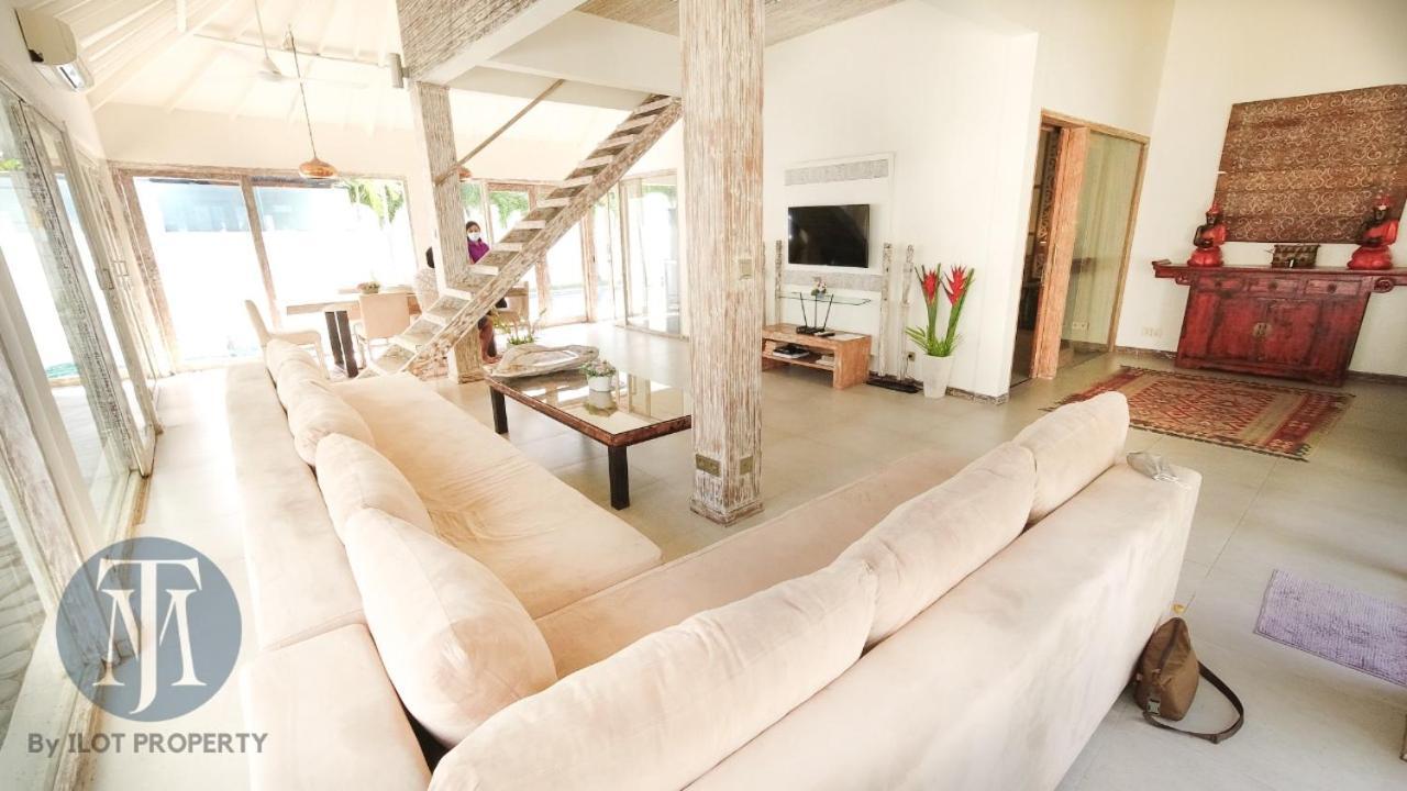 Oberoi 2 Bedrooms *