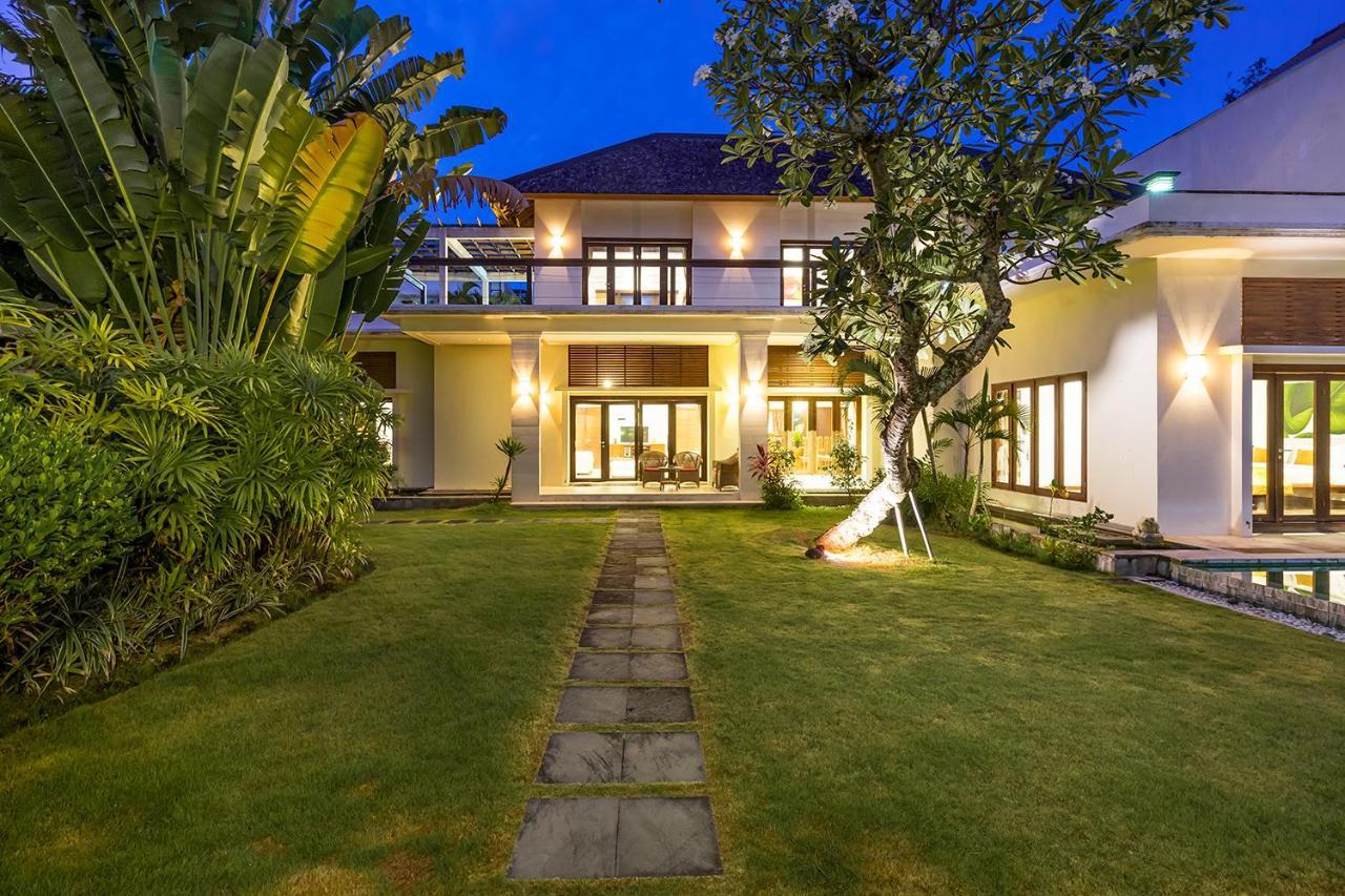 Bali Lotus Villa *