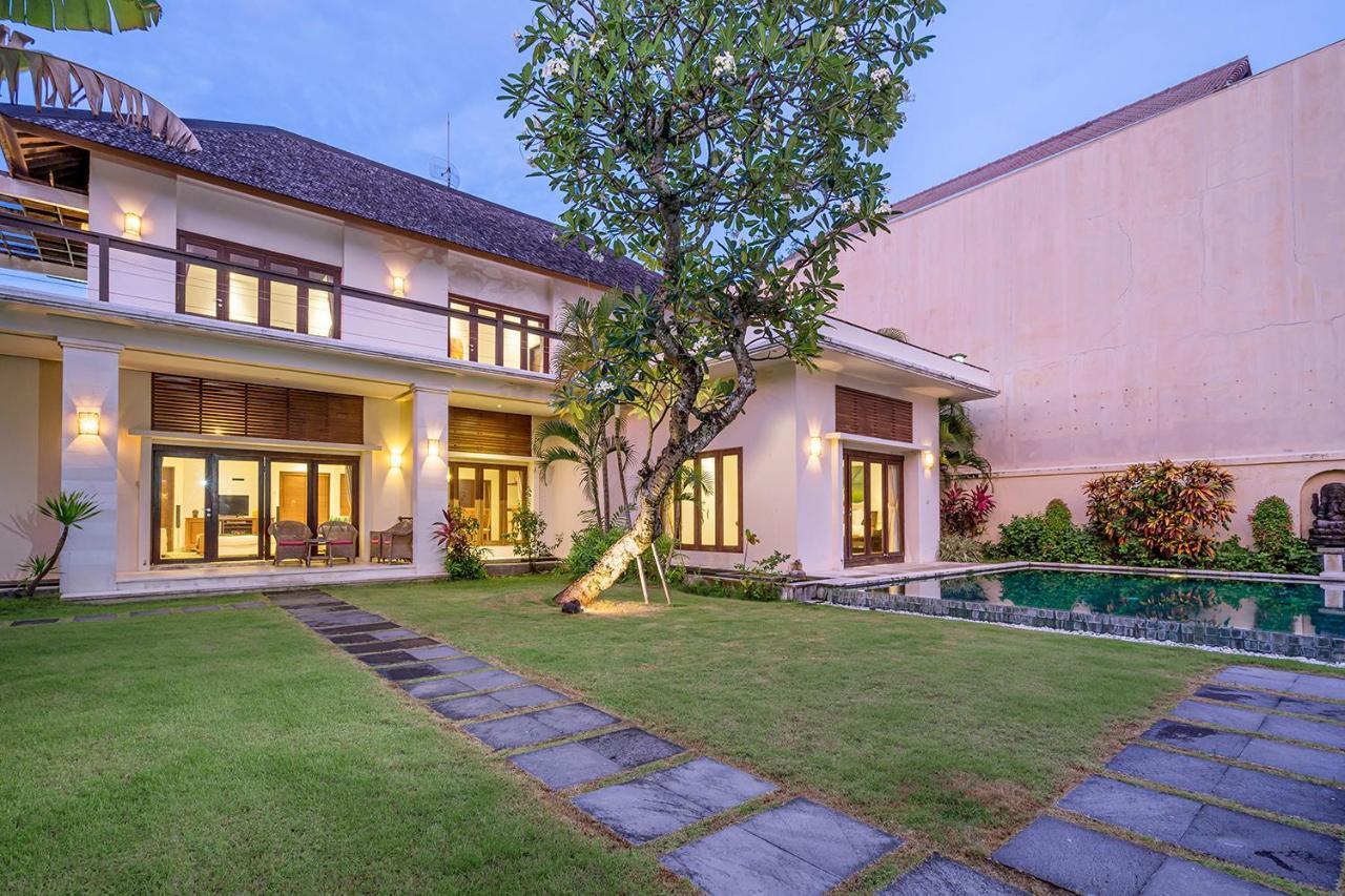 Bali Lotus Villa *