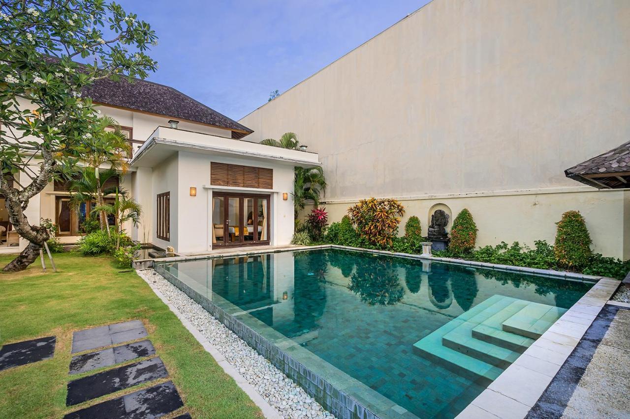 Bali Lotus Villa *