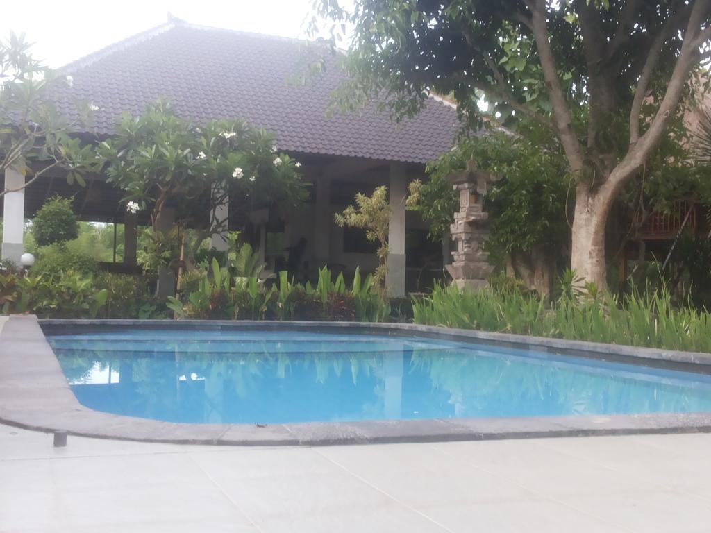 Lotus Garden Huts 3*